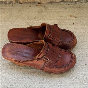 Vintage 1970s Woodworks by Thom McAn Brown Leather Slip-On Clogs Fringe Detail